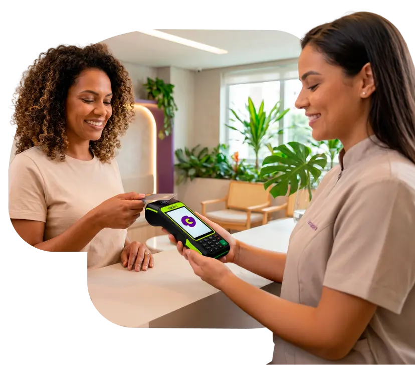 Atendimento em clínica odontológica com maquininha Capim